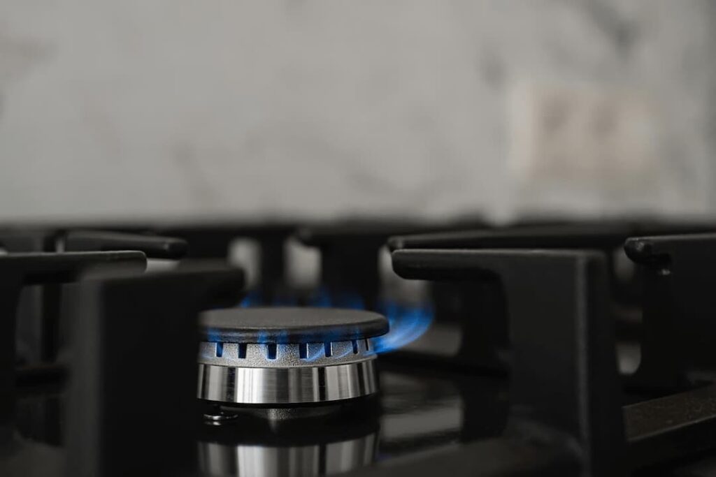 auxilio-gas-e-gas-dos-brasileiros-1024x683 Novo Auxílio Gás 2026: o que muda e as regras para receber o Gás do Povo