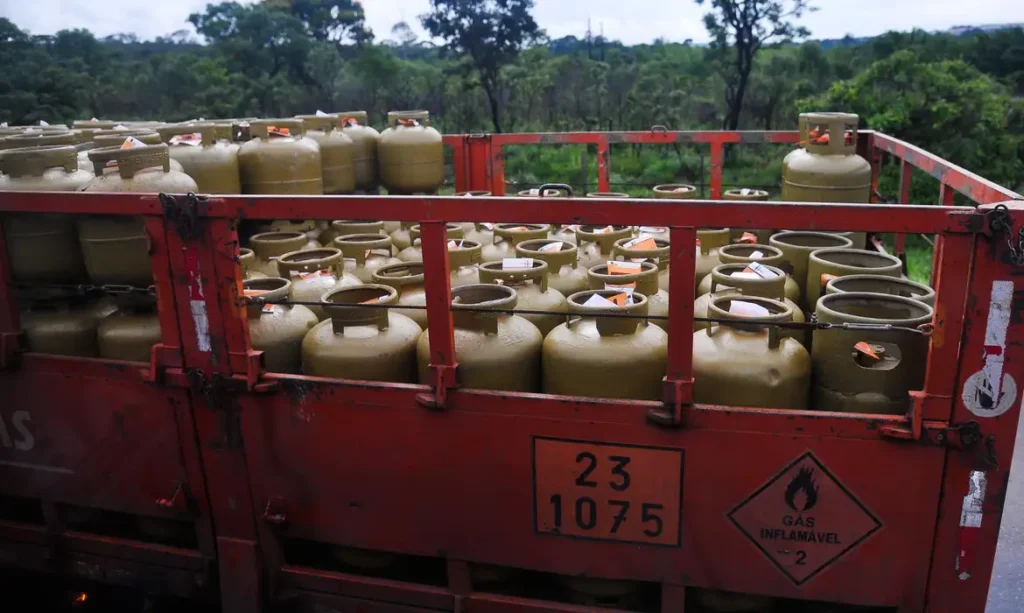 gas_abr_2911214322-1024x613 Novo Auxílio Gás 2026: o que muda e as regras para receber o Gás do Povo